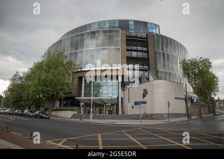 Dublin 8, Dublin City, Irland, 11. Juni 2021. Strafgerichte auf der Parkgate Street. Stockfoto