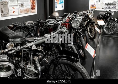 Yeovil, Somerset, Großbritannien – Juni 18 2021. Sammlung von klassischen und Vintage-Motorrädern und Motorrädern auf einer öffentlichen Motorshow Stockfoto