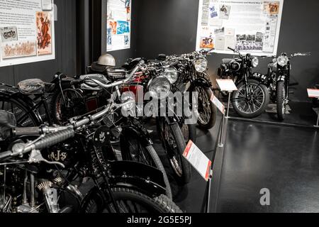 Yeovil, Somerset, Großbritannien – Juni 18 2021. Sammlung von klassischen und Vintage-Motorrädern und Motorrädern auf einer öffentlichen Motorshow Stockfoto