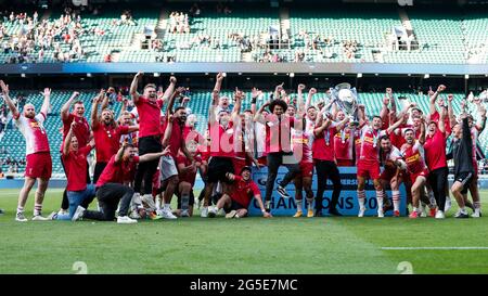 Twickenham, London, Großbritannien. Juni 2021. Premiership Rugby Union Finale, Exeter Chiefs gegen Harlekine; Mighty Harlekins Team Foto nach ihrem unglaublichen Sieg gegen Exeter Chiefs, 2021 Champions Harlekins Kredit: Action Plus Sports/Alamy Live News Stockfoto