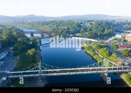 Luftaufnahme von drei Brücken zwischen Phillipsburg, New Jersey und Easton, PA über dem Delaware River. Stockfoto