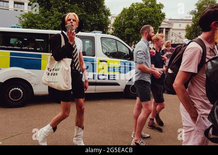 London, Großbritannien. Juni 2021. Tausende von Menschen versammelten sich zum Londoner Trans Pride, als sie von Wellington Arch zum Soho Square marschierten, wo mehrere Sprecher aus der Gemeinde anwesend waren. Quelle: Joao Daniel Pereira Stockfoto