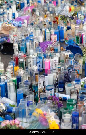 Los Angeles, CA, USA. April 2019. Nach dem Tod von Nippsey Husle im Marathon-Laden in Los Angeles, CA, werden Menschen trauern und Respekt zollen.