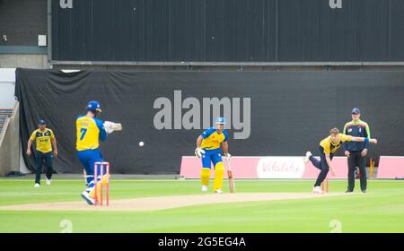 Birmingham, Großbritannien. 26. Juni 2021. Bears Bowl Men's T20 Cricket - Birmingham Bears gegen Durham Credit: SPP Sport Press Foto. /Alamy Live News Stockfoto