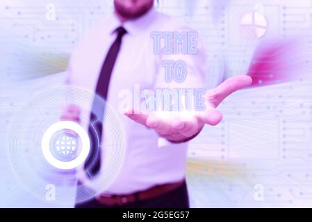 Handschrift Text Zeit zum Schreiben. Geschäftsübersicht etwas aufzeichnen oder eine Idee in Papier oder Buch ausdrücken Gentelman Uniform Standing Holding New Stockfoto