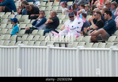 Birmingham, Großbritannien. Juni 2021. Fans Men's T20 Cricket - Birmingham Bears gegen Durham Credit: SPP Sport Press Foto. /Alamy Live News Stockfoto