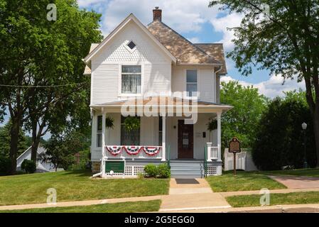 Dixon, Illinois - Vereinigte Staaten - 15. Juni 2021: Das historische Kinderheim von Ronald Reagan an einem schönen, sonnigen Nachmittag. Stockfoto