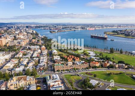 Schiff in Newcastle Harbour, einer der größten Kohleexporthäfen der Welt. - Newcastle NSW Australien Stockfoto