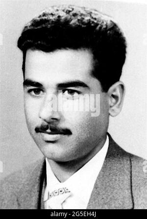 1956 c. , Bagdad , IRAK : der Irak politican Präsident SADDAM HUSSEIN ( 1937 - 2006 ), wenn war jung im Alter von 19 . Unbekannter Fotograf .- POLITIK - POLITIK - POLITIKER - POLITIK - personalità da giovane giovani - Persönlichkeit Persönlichkeiten, als jung war - DIKTATOR - DITTATORE - DIKTATOR - GUERRA DEL GOLFO - GOLFKRIEG - Baffi - Schnurrbart --- Archivio GBB Stockfoto