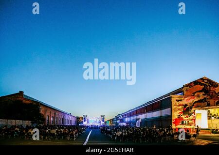 Bologna, Italien. Juni 2021. Die italienische Indie-Rock-Band Lo Stato Sociale startet ihre Recovery-Tour aus ihrer eigenen Stadt Bologna während des neuen Festivals Nova in Dumbo. (Foto: Luigi Rizzo/Pacific Press) Quelle: Pacific Press Media Production Corp./Alamy Live News Stockfoto