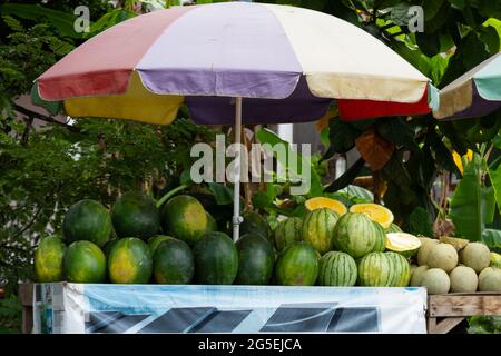Wassermelonen-Stand in Pontianak im Westen von borneo, Indonesien Stockfoto