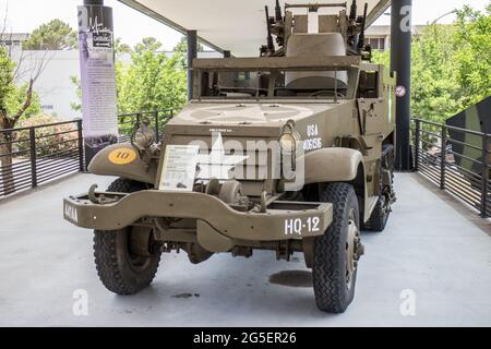 Musée de l'Artillerie DRAGUIGNAN M16 Halbspurwagen (Motorwagen mit mehreren Pistolen) HTM16 Stockfoto