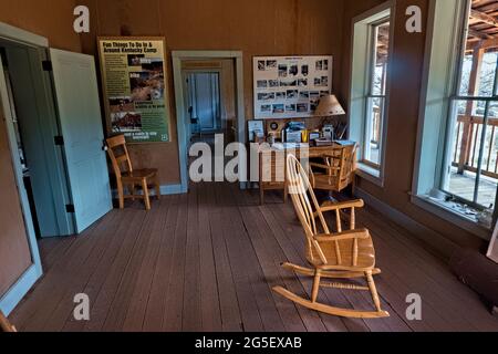 Innenraum der erhaltenen Museumshütte Kentucky Camp, Sonoita, Arizona, USA Stockfoto