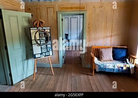 Innenraum der erhaltenen Museumshütte Kentucky Camp, Sonoita, Arizona, USA Stockfoto