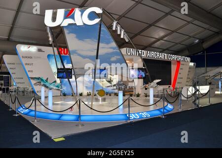 United Aircraft Corporation, UAC auf der Farnborough International Airshow 2012, Großbritannien. Messestand des russischen Luftfahrtherstellers Stockfoto