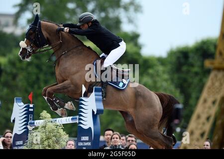 Sameh EL DAHAN (EGY) mit WKD AIMEZ MOI, Longines Global Champions Tour, großer Preis von Paris beim Longines Paris Eiffel Jumping 2021, Longines Global Champions Tour Equestrian CSI 5 am 26. Juni 2021 im Champs de Mars in Paris, Frankreich - Foto Christophe Bricot / DPPI Stockfoto