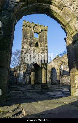Die alten Ruinen der Kirche St. Thomas a' Becket in Heptonstall, Calderdale, Yorkshire, England im Winter Stockfoto