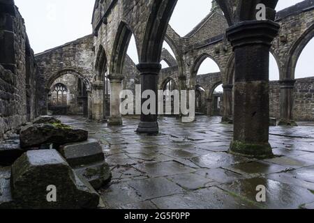Die alten Ruinen der Kirche St. Thomas a' Becket in Heptonstall, Calderdale, Yorkshire, England im Winter Stockfoto