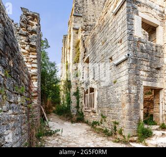 Schloss Dvigrad in Istrien, Kroatien. Malerische Ruinen. Stockfoto