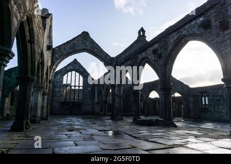 Die alten Ruinen der Kirche St. Thomas a' Becket in Heptonstall, Calderdale, Yorkshire, England im Winter Stockfoto