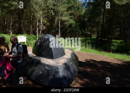 Nachbildung des Alien Space Schiffes Rendlesham Forest UFO Sichtung auf der RAF Woodbridge USAF Station Suffolk England Großbritannien fand Lichter Craft Woods Alien Space Stockfoto