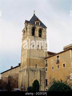 TORRE DEL GALLO DE LA COLEGIATA DE SAN ISIDORO DE LEON - FOTO AÑOS 90. ORT: COLEGIATA DE SAN ISIDORO. LEON. SPANIEN. Stockfoto