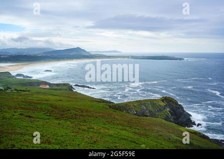 Blick auf einen Strand an der spanischen Atlantikküste. Valdoviño, Galicien, Spanien Stockfoto