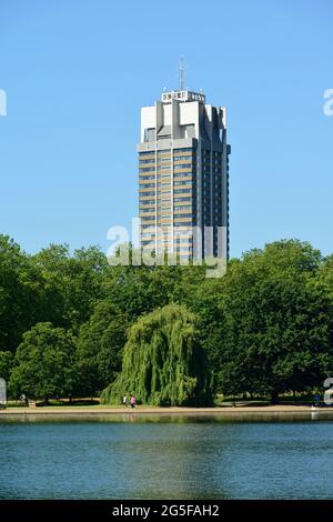 Hyde Park Baracken und The Serpentine, Hyde Park, West London, Großbritannien Stockfoto