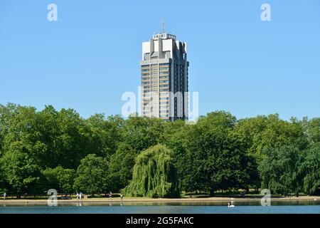 Hyde Park Baracken und The Serpentine, Hyde Park, West London, Großbritannien Stockfoto