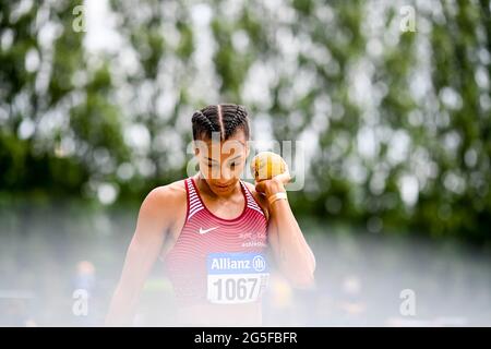 Der belgische Athlet Nafissatou „Nafi“ Thiam, der während des Kugelschießereignisses bei den belgischen Leichtathletik-Meisterschaften am Sonntag, dem 27. Juni 2021 in Br Stockfoto