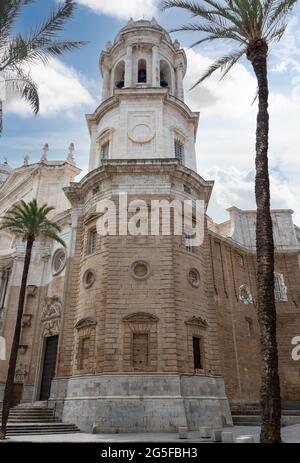 Neue Kathedrale, oder Catedral de Santa Cruz auf Cadiz, Andalusien, Spanien Stockfoto