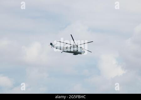 Cádiz, Spanien - 16. Juni 2021: Hubschrauber der spanischen Marine SH-3D der 5. Staffel. Hubschrauber für Überwachungsaufgaben an der Küste von CAD Stockfoto