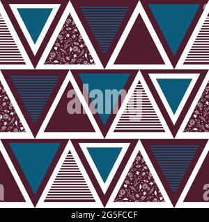 Nahtloses Vektormuster mit modernem Dreieck-Patchwork auf weißem Hintergrund. Schlichtes geometrisches Tapetendesign mit violett und blau. Stock Vektor