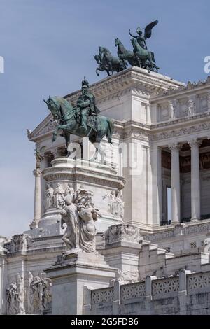 Fassade des Vittoriano in Rom, dem italienischen Nationaldenkmal, das dem ersten König von Italien gewidmet ist Stockfoto