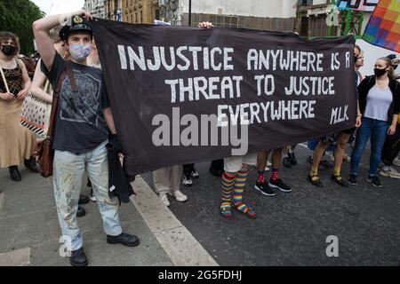 London, Großbritannien. Juni 2021. Tausende von Menschen nehmen an einem Londoner Trans+ Pride-marsch vom Wellington Arch zum Soho Square Teil. Mark Kerrison/Alamy Stockfoto