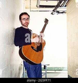 James Mercer Musiker und Lead-Sänger der Shins, fotografiert backstage an der Borderline, 12. Februar 2003 , London England. Stockfoto