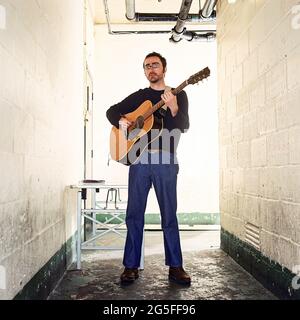 James Mercer Musiker und Lead-Sänger der Shins, fotografiert backstage an der Borderline, 12. Februar 2003 , London England. Stockfoto