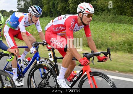 Der Franzose Anthony Perez von Cofidis und der Franzose Jeremy Cabot von TotalEnergies wurden während der zweiten Etappe der 108. Tour d in Aktion gezeigt Stockfoto