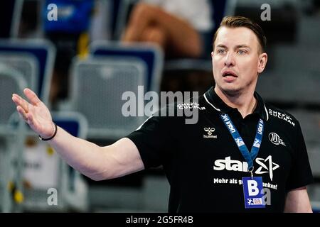 Mannheim, Deutschland. Juni 2021. Handball: Bundesliga, Rhein-Neckar Löwen - THW Kiel, Matchday 38, SAP Arena. Kiels Trainer Filip Jicha zeigt sich. Quelle: Uwe Anspach/dpa/Alamy Live News Stockfoto