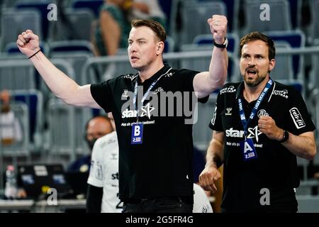 Mannheim, Deutschland. Juni 2021. Handball: Bundesliga, Rhein-Neckar Löwen - THW Kiel, Matchday 38, SAP Arena. Kiels Trainer Filip Jicha zeigt sich. Quelle: Uwe Anspach/dpa/Alamy Live News Stockfoto