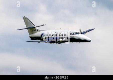 Cranfield University British Aerospace Jetstream 31 ‘G-NFLA’ luftgetragene Flugschau auf dem Shuttleworth Flying Festival of Britain am 6. Juni 2021 Stockfoto