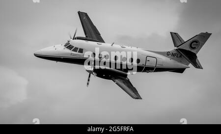 Cranfield University British Aerospace Jetstream 31 ‘G-NFLA’ luftgetragene Flugschau auf dem Shuttleworth Flying Festival of Britain am 6. Juni 2021 Stockfoto