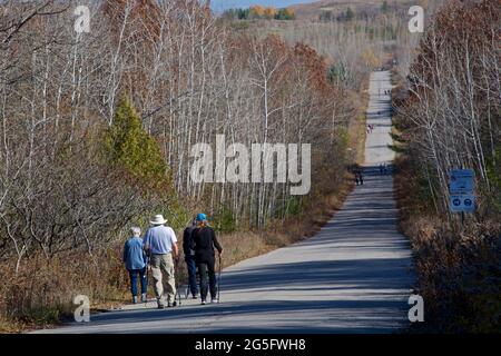 Familienwanderung im Nationalpark-Wanderweg Stockfoto