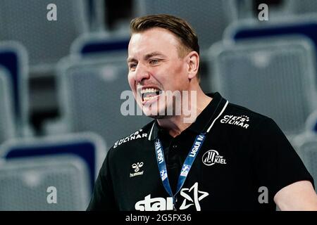 Mannheim, Deutschland. Juni 2021. Handball: Bundesliga, Rhein-Neckar Löwen - THW Kiel, Matchday 38, SAP Arena. Kiels Trainer Filip Jicha zeigt sich. Quelle: Uwe Anspach/dpa/Alamy Live News Stockfoto