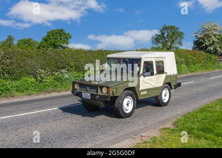 ILTIS 1979 70er 1970er Jahre restaurierter VW Volkswagen 1714cc Benzinwagen mit offenem Oberdeck, Typ 183, Iltis, deutsches Polecat, Militärfahrzeug. auf dem Weg zur Capesthorne Hall Classic Car Show im Mai, Cheshire, Großbritannien Stockfoto