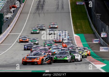 Spielberg, Österreich. Juni 2021. Start, # 25 Larry ten Voorde (NL, Team GP Elite), # 19 Dorian Boccolacci (F, Martinet by Almeras), Porsche Mobil 1 Supercup am Red Bull Ring am 27. Juni 2021 in Spielberg, Österreich. (Foto von HOCH ZWEI) Quelle: dpa/Alamy Live News Stockfoto