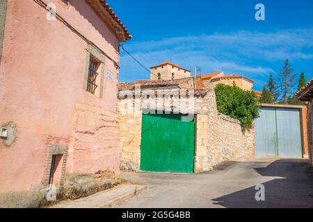 Straße. Moradillo de Roa, Provinz Burgos, Castilla Leon, Spanien. Stockfoto