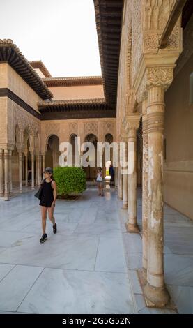 GRANADA, ANDALUSIEN, SPANIEN - JULI 24 2018 : Innere der Alhambra. Stockfoto