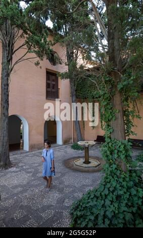 GRANADA, ANDALUSIEN, SPANIEN - JULI 24 2018 : Innere der Alhambra. Stockfoto