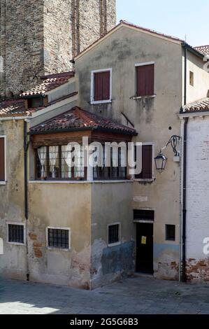 VENEDIG, ITALIEN - APRIL 14 2018 : façade der Residenz. Stockfoto